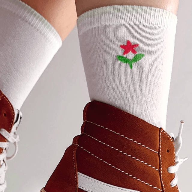 Chaussettes fleur rouge bord vert pastel